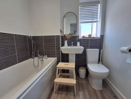 3 bedroom Semi-detached house for sale in Lingfield Park, Bourne, PE10
