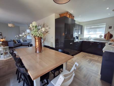 3 bedroom Semi-detached house for sale in Lingfield Park, Bourne, PE10