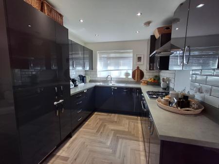 3 bedroom Semi-detached house for sale in Lingfield Park, Bourne, PE10