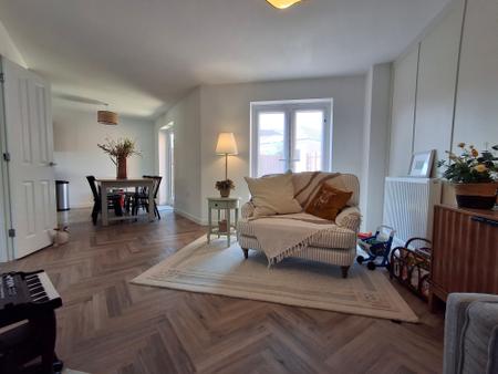 3 bedroom Semi-detached house for sale in Lingfield Park, Bourne, PE10
