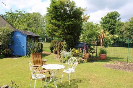 2 bedroom Detached bungalow to let in High Street, North Kelsey, LN7