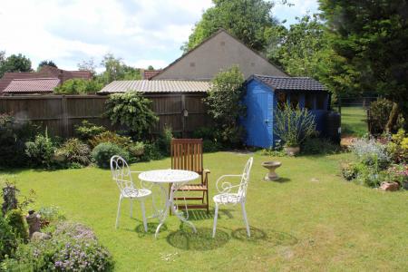 2 bedroom Detached bungalow to let in High Street, North Kelsey, LN7