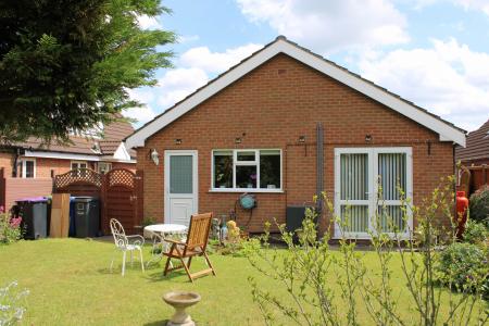 2 bedroom Detached bungalow to let in High Street, North Kelsey, LN7