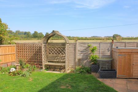 2 bedroom Semi-detached house for sale in Birch Way, Barnetby, DN38