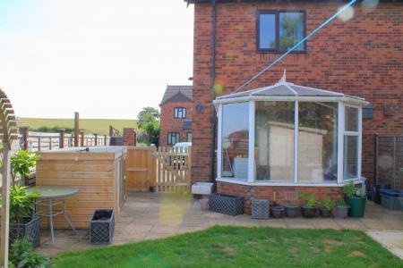2 bedroom Semi-detached house for sale in Birch Way, Barnetby, DN38