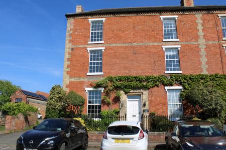 4 bedroom Semi-detached house for sale in Chapel Street, Caistor, LN7