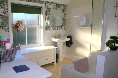 4 bedroom Detached house for sale in Cooks Lane, Nettleton, LN7