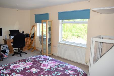 2 bedroom Semi-detached house for sale in Ermine Street, Broughton, DN20