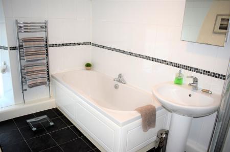 4 bedroom Cottage for sale in High Street, Snitterby, DN21