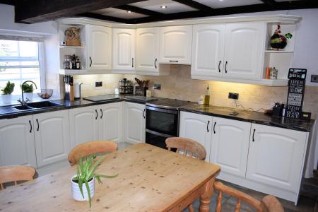 4 bedroom Cottage for sale in High Street, Snitterby, DN21