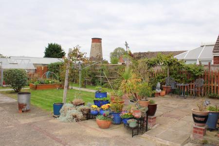 3 bedroom Bungalow for sale in Ings Lane, Hibaldstow, DN20