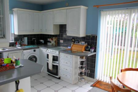 3 bedroom Semi-detached bungalow for sale in Kent Drive, Hibaldstow, DN20