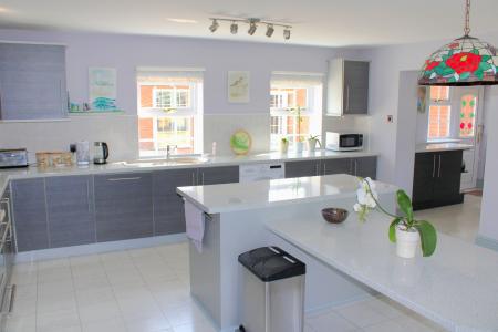 5 bedroom Detached house for sale in Kirton Road, Greetwell, DN20