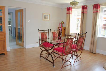 5 bedroom Detached house for sale in Kirton Road, Greetwell, DN20