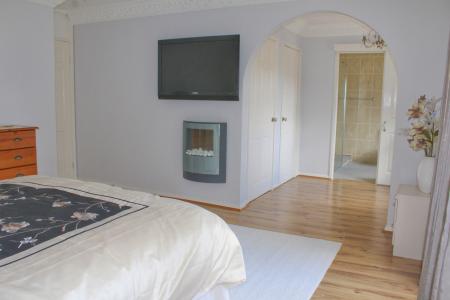 5 bedroom Detached house for sale in Kirton Road, Greetwell, DN20