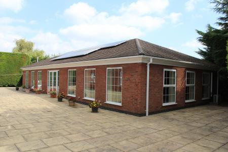 5 bedroom Detached house for sale in Kirton Road, Greetwell, DN20