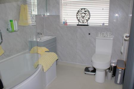 2 bedroom Detached bungalow for sale in South View, Broughton, DN20