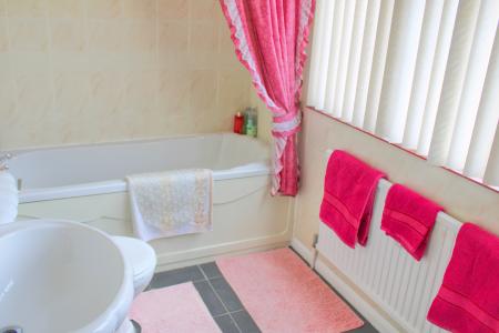 3 bedroom Detached house for sale in Westwood, Broughton, DN20