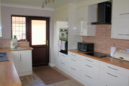 3 bedroom Detached bungalow for sale in Woods Meadow, Hibaldstow, DN20