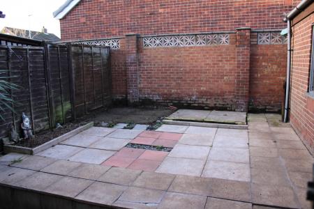 3 bedroom Semi-detached house for sale in Yarborough Crescent, Broughton, DN20