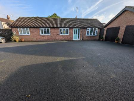 3 bedroom Bungalow for sale in Main Street, Worlaby, DN20