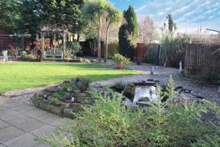 3 bedroom Bungalow for sale in Main Street, Worlaby, DN20