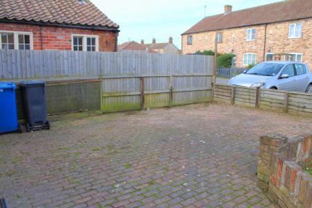 2 bedroom Terraced House for sale in The Green, Waddingham, DN21