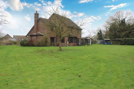 4 bedroom Detached house for sale in Brigg Road, South Kelsey, LN7