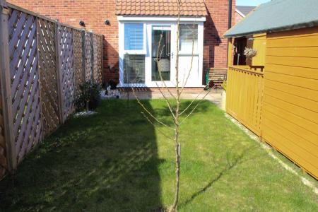 2 bedroom Semi-detached house for sale in Elswick Hopper Close, Brigg, Brigg, DN20