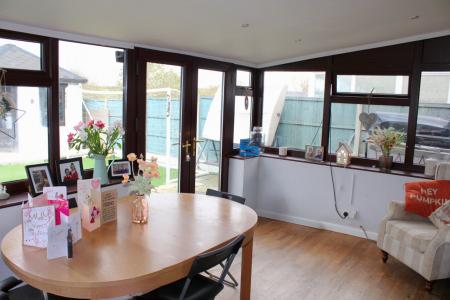 4 bedroom Semi-detached house for sale in Maple Close, Brigg, DN20