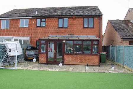 4 bedroom Semi-detached house for sale in Maple Close, Brigg, DN20