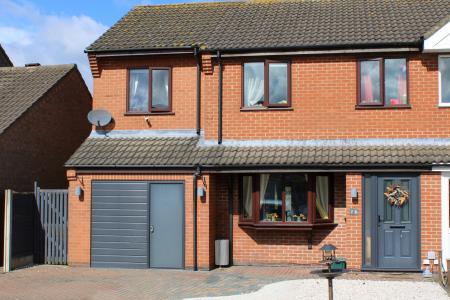 4 bedroom Semi-detached house for sale in Maple Close, Brigg, DN20
