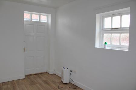 1 bedroom Flat to let in Market Place, Brigg, DN20