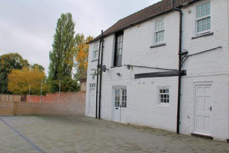 1 bedroom Flat to let in Market Place, Brigg, DN20