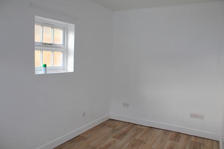 1 bedroom Flat to let in Market Place, Brigg, DN20