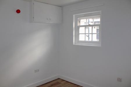 1 bedroom Flat to let in Market Place, Brigg, DN20