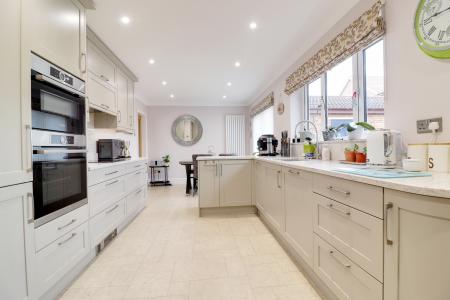 3 bedroom Bungalow for sale in Barley Close, Hibaldstow, DN20