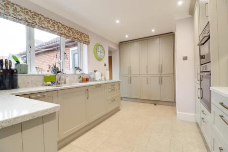 3 bedroom Bungalow for sale in Barley Close, Hibaldstow, DN20