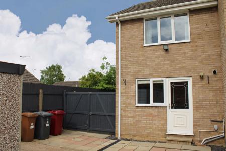 2 bedroom Semi-detached house for sale in York Road, Brigg, DN20