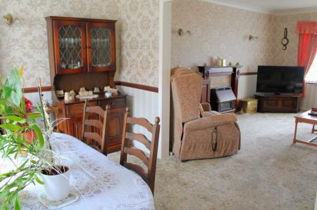2 bedroom Detached bungalow for sale in Chapel Road, Broughton, DN20