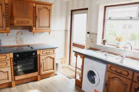 2 bedroom Detached bungalow for sale in Chapel Road, Broughton, DN20