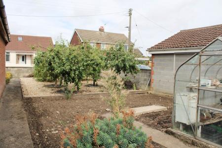 2 bedroom Detached bungalow for sale in Chapel Road, Broughton, DN20