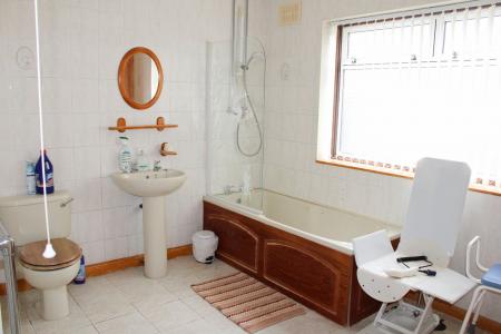 2 bedroom Detached bungalow for sale in Chapel Road, Broughton, DN20