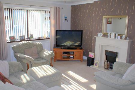 3 bedroom Detached bungalow for sale in Woods Meadow, Hibaldstow, DN20