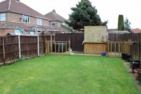 4 bedroom Semi-detached house for sale in Ash Grove, Brigg, DN20
