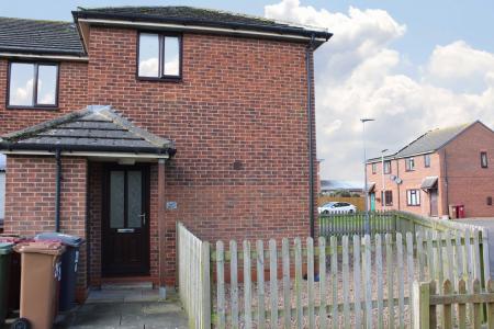 2 bedroom Semi-detached house for sale in Waters Edge, Scawby Brook, DN20