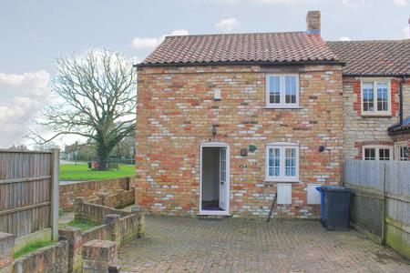 2 bedroom Terraced House for sale in The Green, Waddingham, DN21