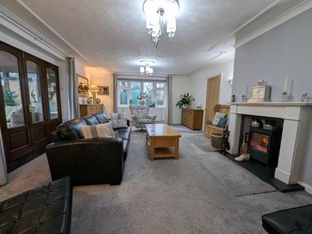 3 bedroom Detached bungalow for sale in Main Street, Worlaby, DN20