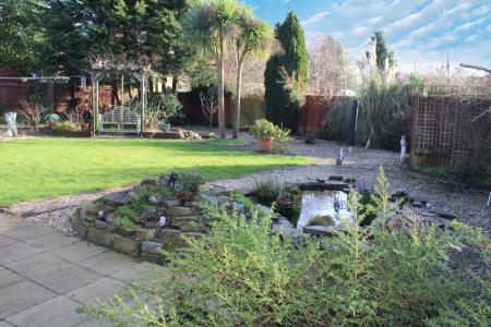 3 bedroom Detached bungalow for sale in Main Street, Worlaby, DN20