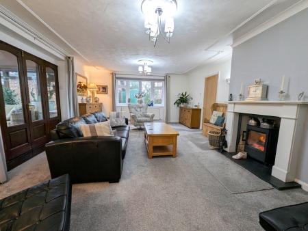 3 bedroom Detached bungalow for sale in Main Street, Worlaby, DN20